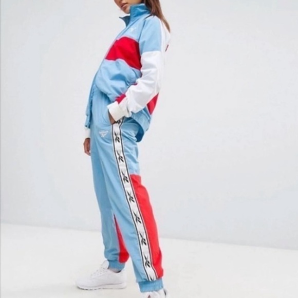 EUC Reebok Outfit - Picture 2 of 13